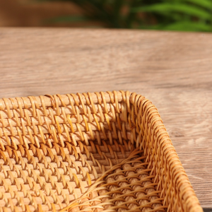 Plateau de rangement carré en rotin fait à la main / Organisateur en osier tissé décoratif pour bureau, meuble de salle de bain et accessoires de maison - Product Image 2