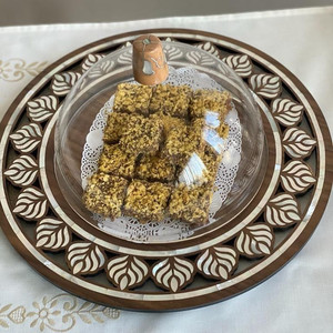Plateau rond traditionnel en bois incrusté de nacre parfait pour le ramadan eid hospitalité douce présentation ou style à la maison - Product Image 2