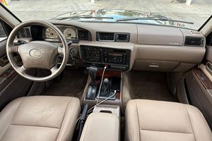 Lexus LX 450 de 1997, occasion, sans réserve, 2 propriétaires, 4,5 litres, 6 cylindres, différentiels à triple blocage - Product Image 4