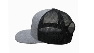 สตรีทแวร์ลำลองสำหรับทุกวันหมวกแก๊ปทรูเกอร์ตาข่ายสีเทาและสีดำมีโครงสร้างโลโก้แบบปรับได้ผลิตในเวียดนาม - Product Image 2