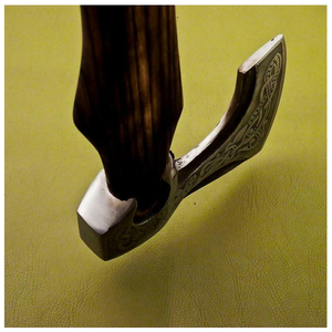 Hacha Vikinga Hecha a Mano de Acero con Alto Contenido de Carbono, Grado Industrial, Funda de Cuero y Madera Natural, para Campamento, Uso Diario al Aire Libre, Supervivencia - Product Image 4