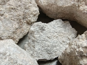 Mineral de Pirofilita en Trozos para la Producción de Porcelana Eléctrica y Aislantes con Alta Resistencia al Voltaje y Durabilidad - Product Image 4