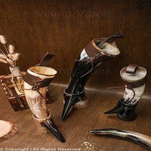 Authentique corne à boire faite à la main tasse nordique médiévale pour les Vikings avec support corne à boire Viking gravée à la main - Product Image 5