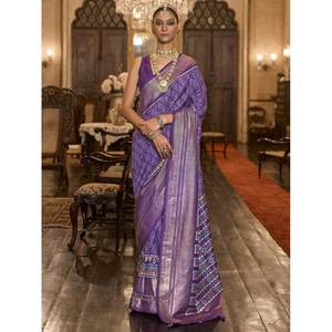 Delicioso Sari de Seda Patola Morado con Blusa Estampada para Eventos y Bodas - Product Image 3