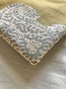 Tela de Algodón Estampada a Mano con Base Color Mostaza Oliva y Motivo Paisley Blanco y Gris (Kairi) - Product Image 3