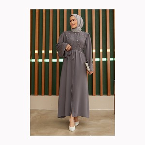 Vente en gros de vêtements islamiques modestes de luxe de Dubaï Abaya d'hiver plissée scintillante pour femmes manteau épais longue robe inspirée de la Turquie - Product Image 4
