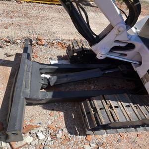 | Miniexcavadora Bobcat 331 bastante usada, excavadora de orugas de goma diésel de 1,5 toneladas con pulgar y hoja hidráulica a la venta en todo el mundo - Product Image 4