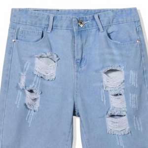 Short d'été en jean Streetwear pour homme avec boutons, fermeture éclair, trous déchirés et pompon 100% coton, poches larges sur les jambes - Product Image 4