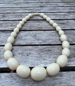 Collier en résine, accessoire de bijouterie audacieux et accrocheur pour les amateurs de mode moderne, haute qualité - Product Image 5