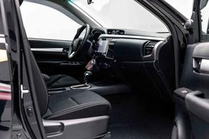 Toyota Hilux HI 2.7L 2025 Limpia - Interior Negro Attitude, Exterior Negro - Product Image 6