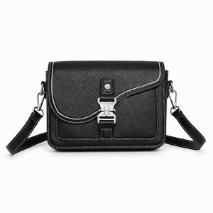 Bolso bandolera de piel sintética para mujer, con textura granulada, solapa y cierre metálico - Product Image 1