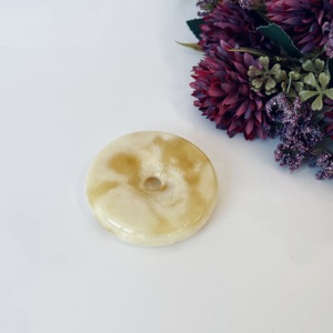 Colgante de Ámbar Báltico Amarillo y Blanco en Forma de Donut, Collar de Ámbar Natural Circular; Colgante Único de Ámbar Báltico en Forma de Donut - Product Image 5