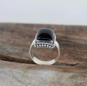 แหวนพลอยนิลสีดำธรรมชาติสำหรับผู้หญิง925เงินสเตอร์ลิงประดับแบบคลาสสิกสำหรับงานแต่งงานแหวนคำแถลงของผู้หญิงดีไซน์ใหม่ - Product Image 4