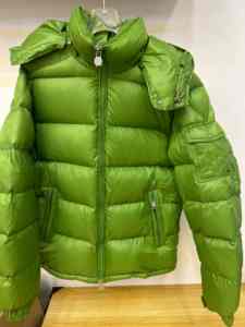 Chaqueta de Invierno Acolchada Ligera Personalizable para Hombre con Cuello Alto, Diseño de Letras, Servicio OEM, Logotipo Personalizado, Cierre de Cremallera - Product Image 4