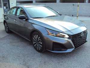 Usado 2024 2.5 SV FWD Volante a la Izquierda Interior Oscuro Asientos de Tela con Control de Crucero Adaptativo Automático Inteligente Listo para Conducir - Product Image 2