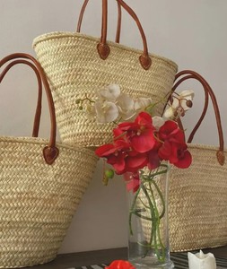 Sac fourre-tout marocain en paille fait main : poignée en cuir végétalien, panier de plage estival - Product Image 1