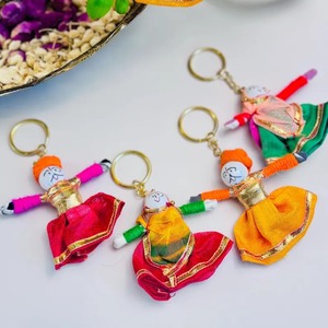 Llavero de marioneta de muñeca India colorida para Año Nuevo chino Regalo de devolución a granel Estudiante Boda India Fiesta de inauguración Favor Hogar - Product Image 2