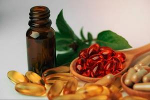 Huile d'astaxanthine rouge naturelle à 10 % certifiée casher et halal, durée de conservation de 24 mois, consommation directe, utilisée dans les capsules, les gommes, les cosmétiques - Product Image 2