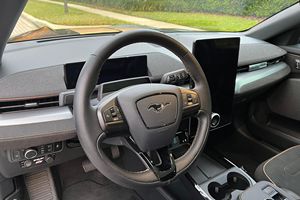 Voiture d'occasion super rapide et propre, <span class=keywords><strong>Ford</strong></span> <span class=keywords><strong>Mustang</strong></span> <span class=keywords><strong>Mach</strong></span>-E Shelby GT-H 2023, prête à être expédiée dans le monde entier. - Product Image 2