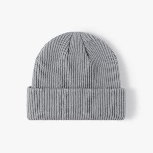 Logo personnalisé Chapeaux d'hiver tricotés Bonnet tricoté personnalisé Chapeaux d'hiver avec broderie Fabricant de bonnets unis personnalisés - Product Image 4