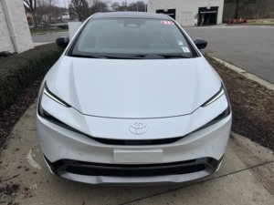 Toyota Prius XLE V4 2.0L FWD 2023 Usado en Buen Estado - Product Image 2