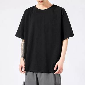 T-shirt pour hommes à épaules tombantes surdimensionné en gros, coton vierge lourd de 220g avec motif solide d'impression personnalisée - Product Image 3