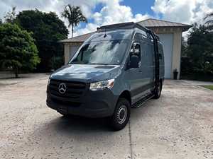 Conversión de Camioneta Sprinter 2500 4x4 2022 a Camper Personalizado, Turbodiésel V6, Tracción en las 4 Ruedas, Carrocería de Techo Alto - Product Image 6