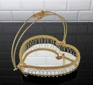 Plateau en métal finition argent antique, parfait pour ajouter une touche traditionnelle à votre décoration intérieure pendant le mois sacré du Ramadan - Product Image 2