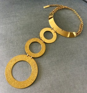 Collar con colgante de latón bohemio personalizado con forma de mariposa única chapado en oro Cordón de cuero elegante acabado Natural para fiestas - Product Image 5