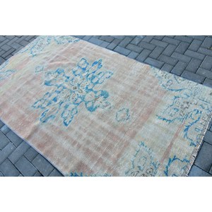 Alfombra Turca Vintage de 4.4x7.5 pies (135x230 cm), Alfombra Azul con Diseño de Patchwork - Product Image 4