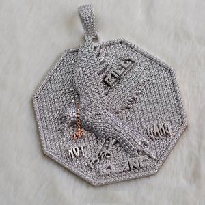 Pendentif à breloque 3CT avec logo et lettre en diamant rond Pendentif en or blanc 14k - Product Image 1