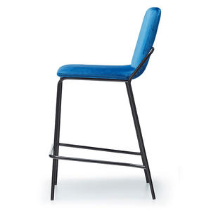 Tabouret de bar en velours moderne de luxe Colin avec pieds en métal noir, dossier haut, chaise de comptoir pour îlot de cuisine, salle à manger, restaurant - Product Image 3