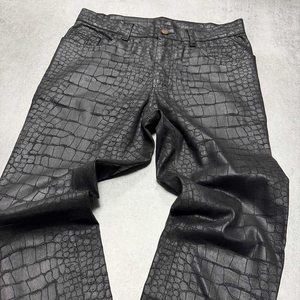 กางเกงหนังผู้ชาย กางเกงหนังแท้ลายจระเข้สีดำทรงขาบาน กางเกงหนังเทียมทรงหลวมสำหรับผู้ชาย ปี 2025 - Product Image 3