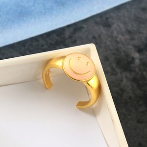 Bague ajustable classique en argent sterling 925 plaqué or éternel avec émail pour le visage, idéale pour les occasions festives - Product Image 2