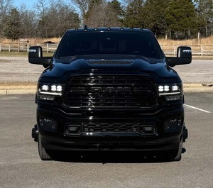 <span class=keywords><strong>Ram</strong></span> 3500 Limited Night Edition AWD 2025 Nero Intenso Usato con Interni Scuri, Sedili in Pelle, Tetto Apribile, Miglior Prezzo e Qualità - Product Image 1