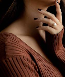 Anillo de Bodas de compromiso de moissanita Original Blanco Oro de 18 quilates con regalos de aniversario de racimo de corte ovalado para ella - Product Image 6