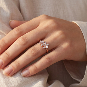 Anillo de Diamantes Love in Bloom, Anillo de Diamantes con Diseño Floral Premium para Mujer, Joyería Delicada de Oro Rosa para Uso Diario - Product Image 4