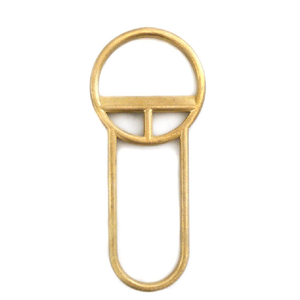 Ouvre-bouteille 'OAK' en laiton de style vintage, un accessoire charmant et rustique avec une poignée texturée. - Product Image 4