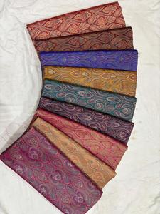 Tissu de soie brocart floral de luxe, jacquard tissé avec une riche brillance pour les vêtements ethniques, les vestes et les vêtements de créateurs - Product Image 5