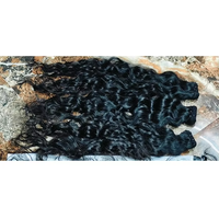 Paquets de cheveux de trame à la machine avec une texture douce et rebondissante conçus pour les installations de tissage sans couture avec une brillance naturelle