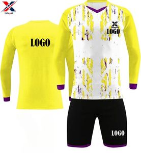 ชุดทีมฟุตบอลน้ำหนักเบาและสวมใส่สบาย เสื้อเจอร์ซีย์โพลีเอสเตอร์ 100% แขนสั้น เนื้อผ้าระบายอากาศได้ดี สำหรับผู้ใหญ่ทุกเพศ รับผลิตแบบ OEM - Product Image 5