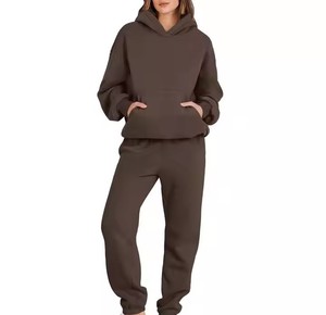 Vente directe en usine-Ensemble 2 pièces de vêtements décontractés pour femmes de haute qualité Survêtement d'hiver fabriqué à partir de survêtements Grande taille Vêtements en gros - Product Image 1