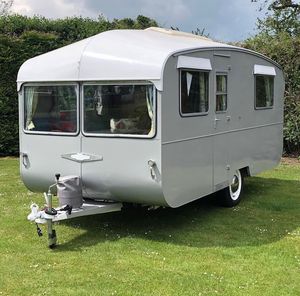 Remolque todoterreno de doble eje de calidad para caravanas con tres literas / Caravana de lujo todoterreno móvil para viajes con baño - Product Image 1