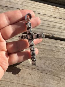 Pendentif croix de buffle blanc en argent sterling fait à la main Bijoux spirituels du sud-ouest - Product Image 3