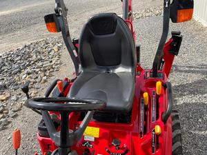 รถแทรกเตอร์ Massey Ferguson GC1723E คุณภาพดี 22.5 แรงม้า พร้อมอุปกรณ์ตักดิน ตักหลัง และเครื่องตัดหญ้า มีสินค้าในสต็อก พร้อมจัดส่ง - Product Image 5