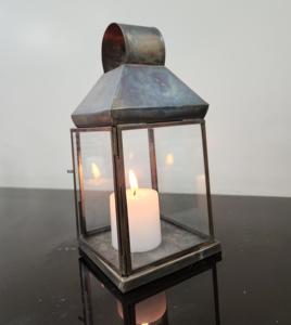 Linterna de vela duradera de metal y vidrio con soporte de pilar a prueba de viento para decoración del hogar y fiestas de Navidad - Product Image 4