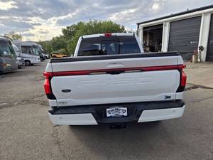 Ford F-150 Lightning LARIAT d'occasion propre et bien équipée ! Voitures Flash Lightning 4x4 à vendre - Product Image 2