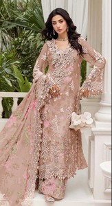 Nouvelle collection de costumes lourds brodés et organza dupatta non cousus de créateur pakistanais - Product Image 2