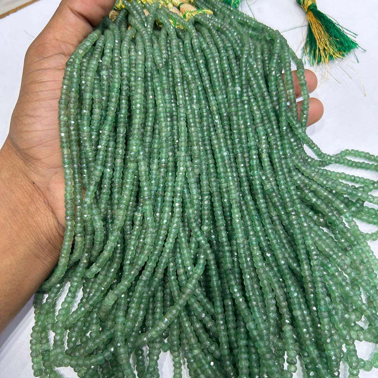 สีเขียว