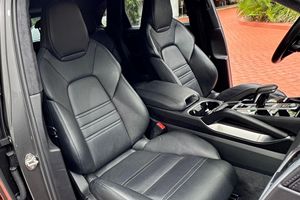 Porsche Cayenne Turbo 2019 Certificado Limpio - Product Image 5